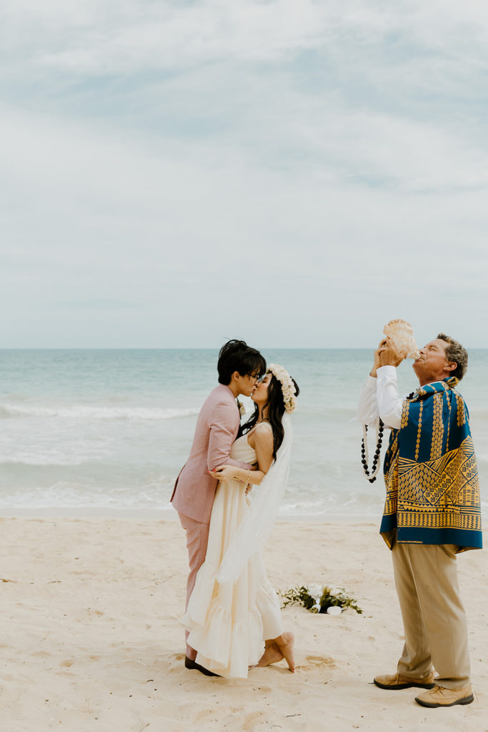 Rachel Christopherson Photography - Oahu elopement, oahu wedding, hawaii elopement, hawaii wedding, waikiki elopement, moana falls elopement, oahu forest elopement, Waimanalo beach wedding, Waimanalo elopement, what to wear for beach elopement, beach wedding, beach elopement, oahu wedding photographer, oahu wedding photography, hawaii wedding photographer, hawaii wedding photography, hawaii elopement photographer, oahu elopement photographer