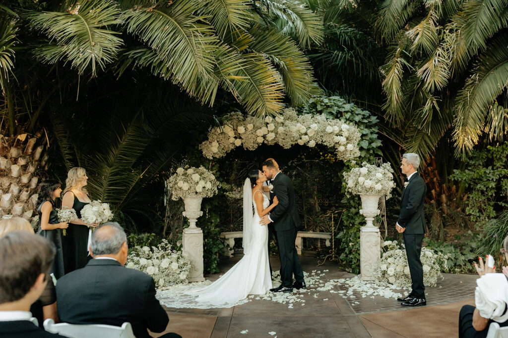 A beautiful outdoor Grand Island Mansion wedding ceremony in Sacramento