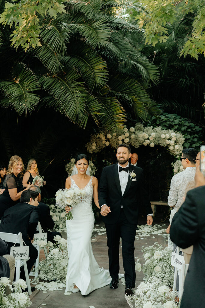 A beautiful outdoor Grand Island Mansion wedding ceremony in Sacramento