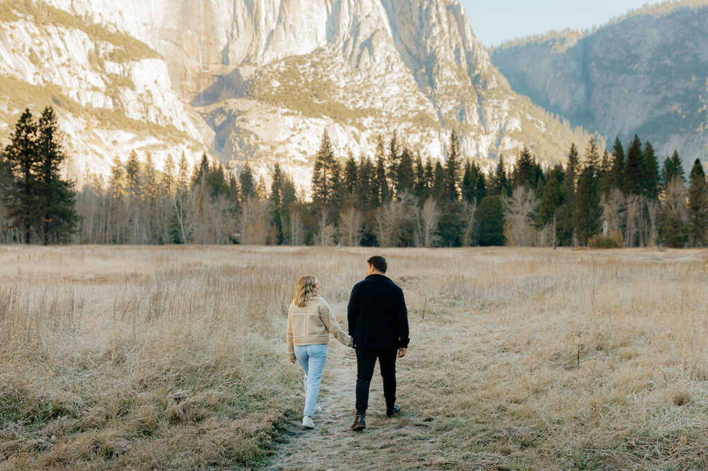 Couples mountain engagement photos in Yosemite National Park