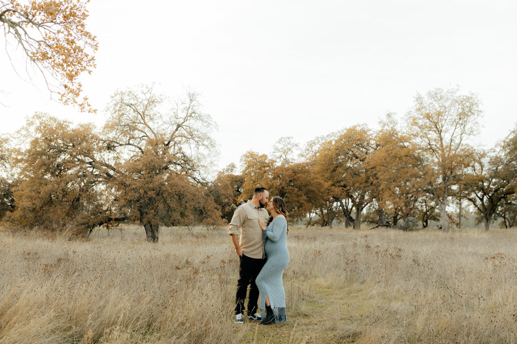 Couples romantic Sacramento maternity photos in an open field