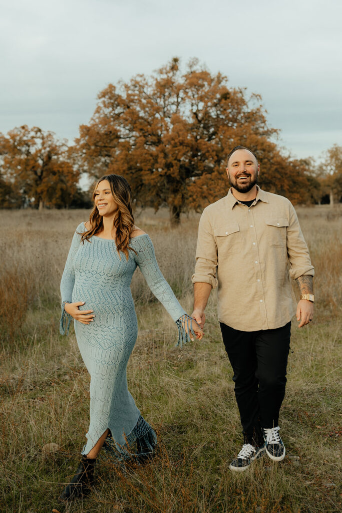 Couples romantic Sacramento maternity photos in an open field