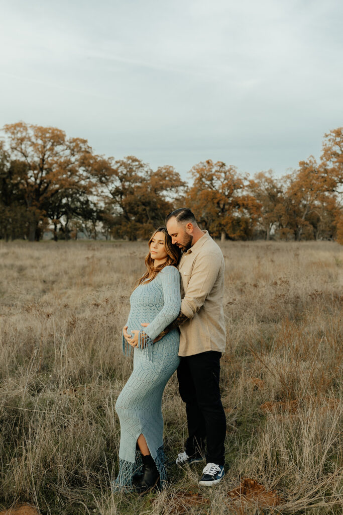 Couples romantic Sacramento maternity photos in an open field