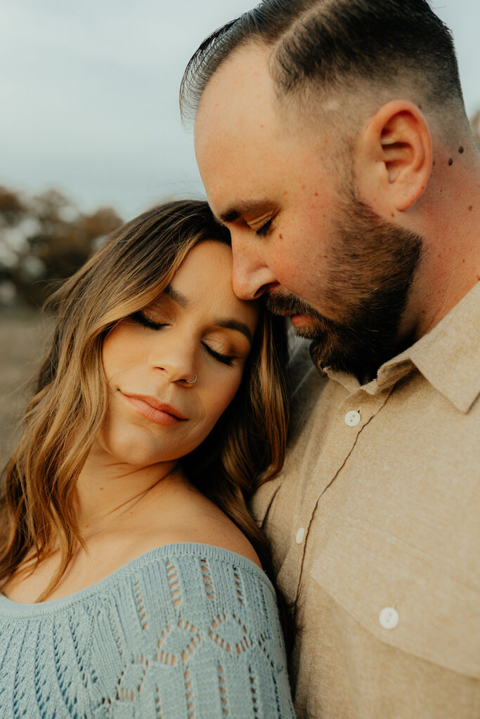 Couples romantic Sacramento maternity photos in an open field