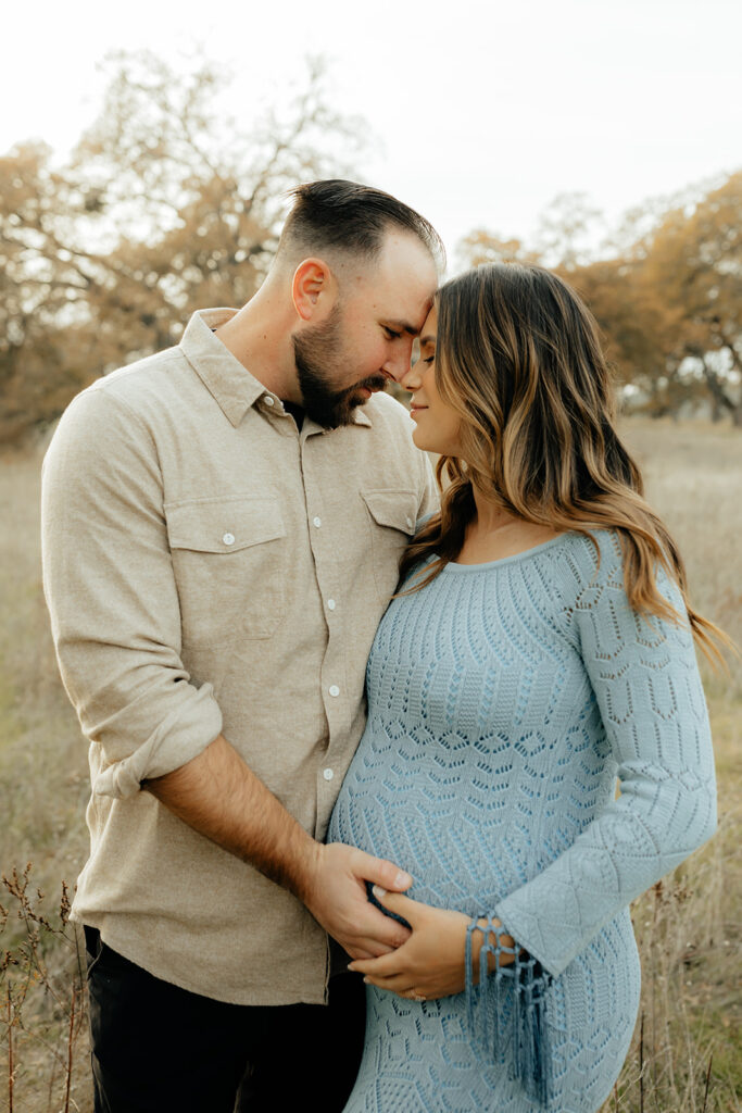 Couples romantic Sacramento maternity photos in an open field