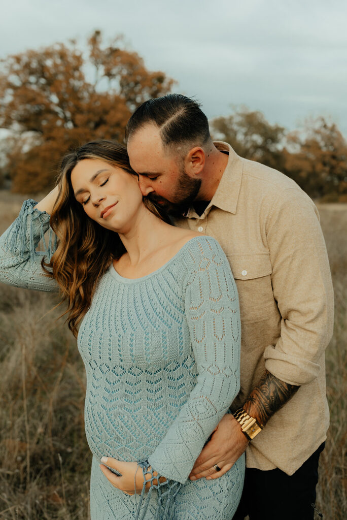 Couples romantic Sacramento maternity photos in an open field