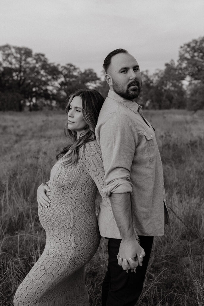 Couples romantic Sacramento maternity photos in an open field