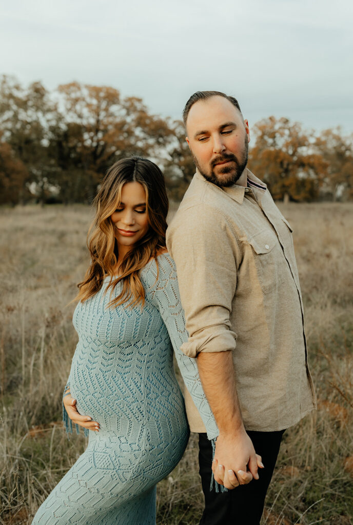 Couples romantic Sacramento maternity photos in an open field