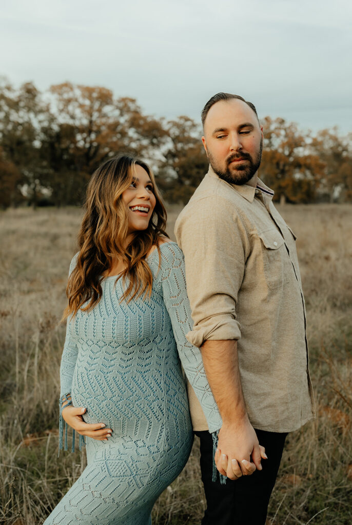 Couples romantic Sacramento maternity photos in an open field