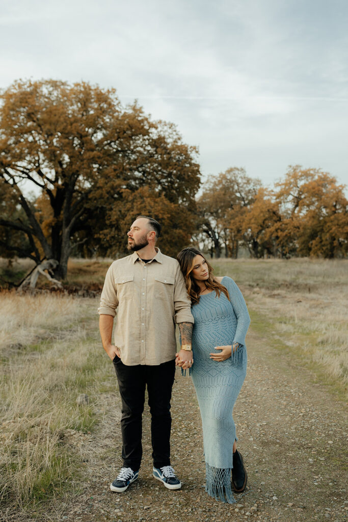 Couples romantic Sacramento maternity photos in an open field