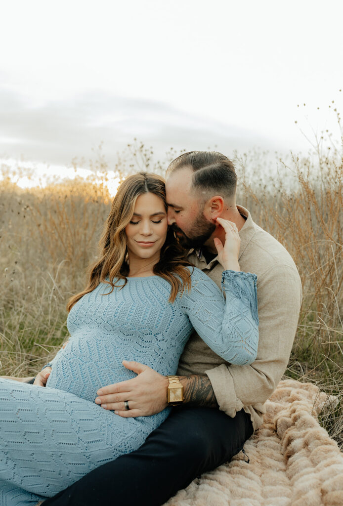 Couples romantic Sacramento maternity photos in an open field
