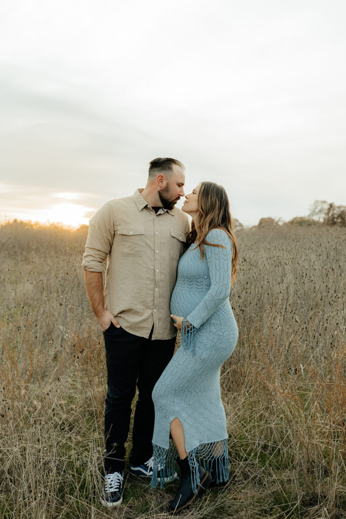 Couples romantic Sacramento maternity photos in an open field