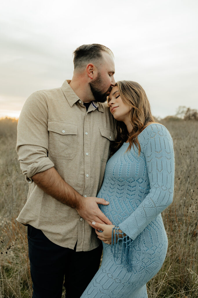 Couples romantic Sacramento maternity photos in an open field