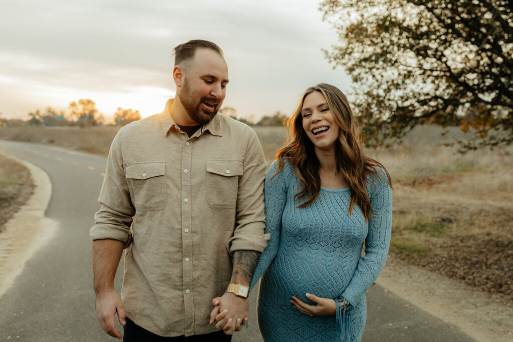 Couples romantic Sacramento maternity photos in an open field