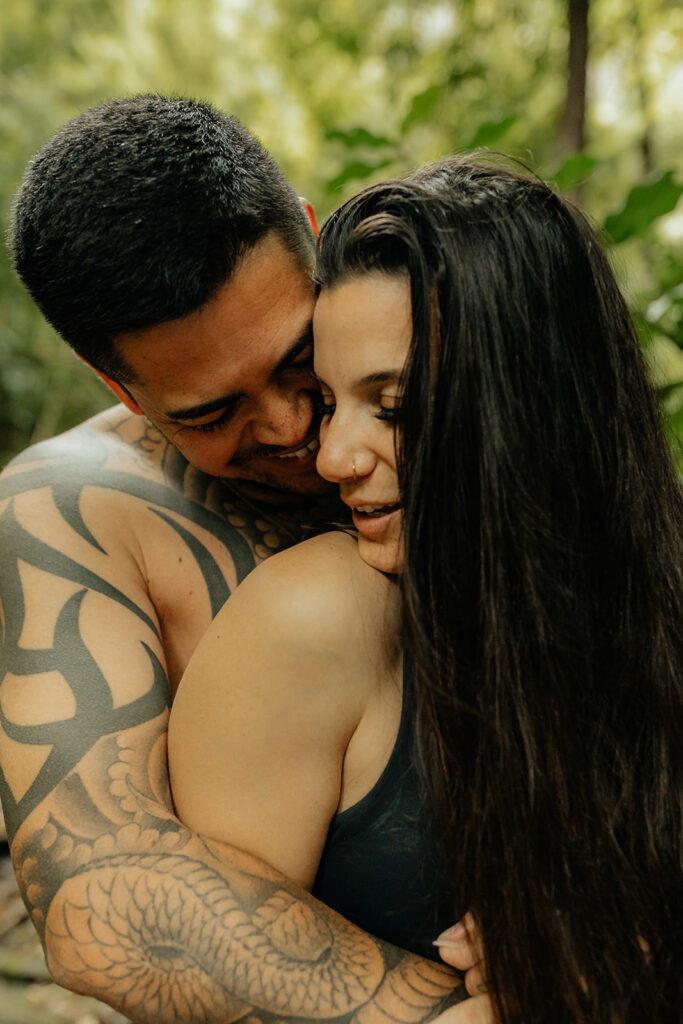 couple hugging during their photoshoot 
