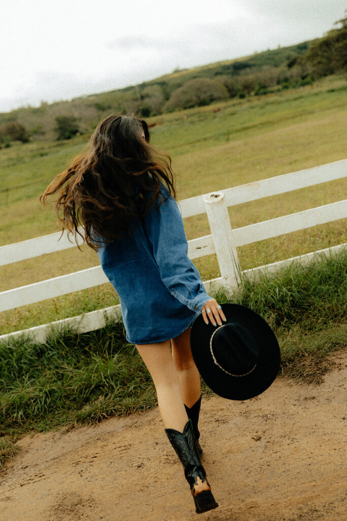 girl running during her photoshoot