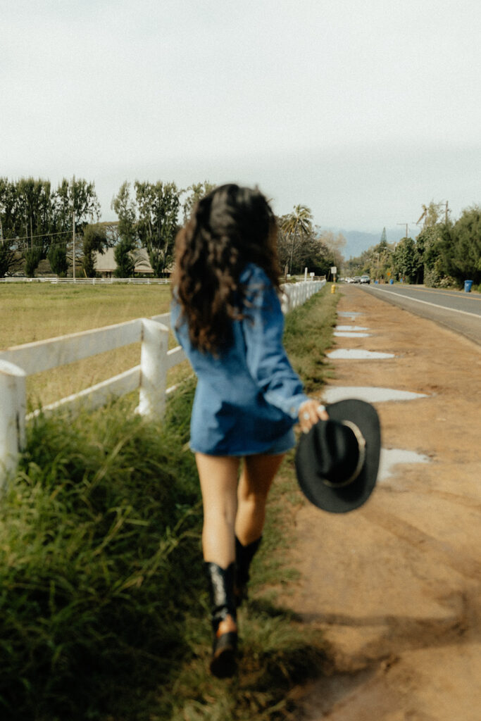 girl running during her photoshoot 