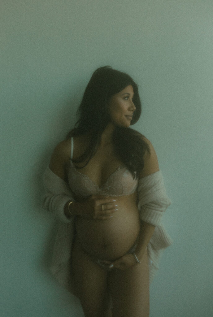 timeless maternity session