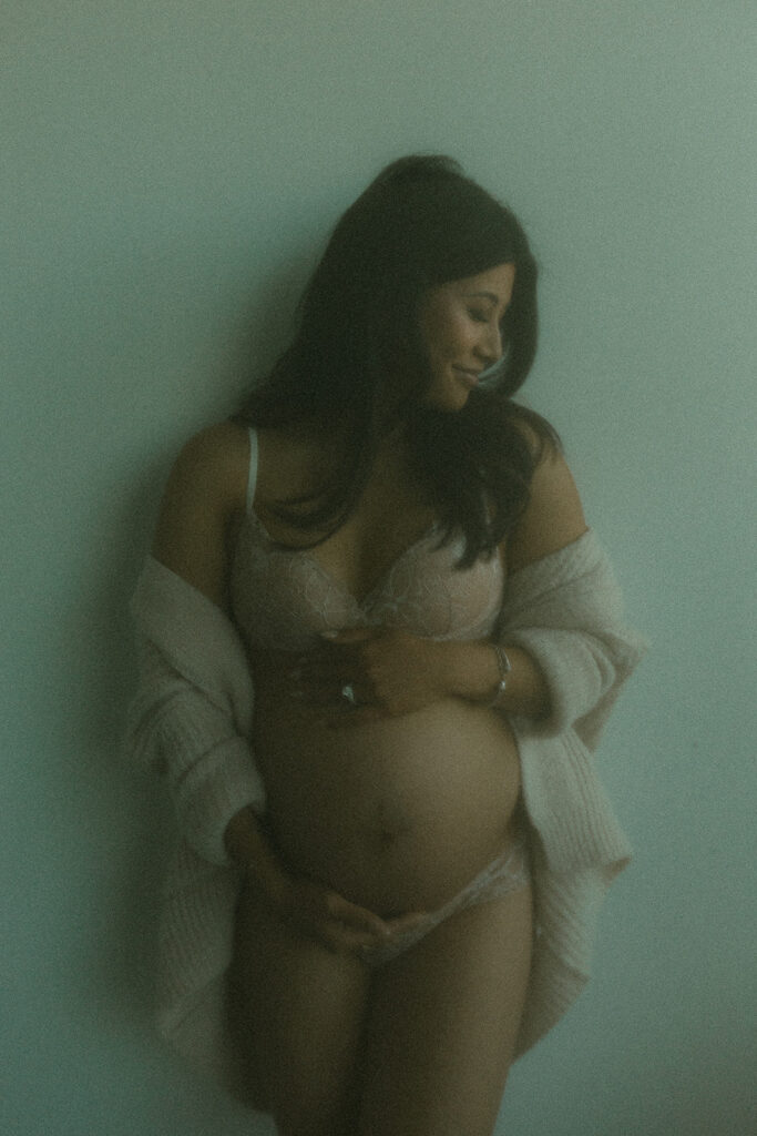 happy mom to be during her photoshoot 