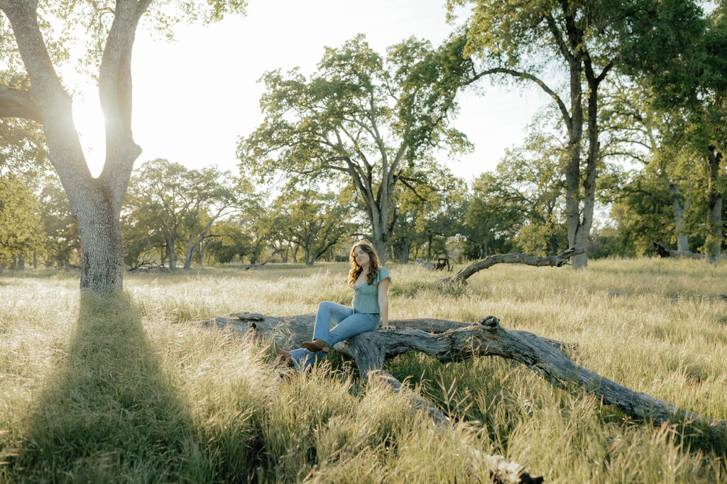 outdoor grad photoshoot in sacramento