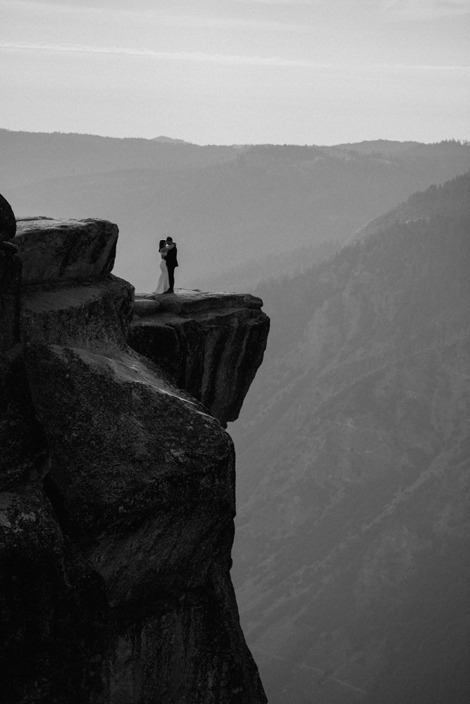 Yosemite Taft Point elopement / Yosemite adventure elopement / taft point elopement / best places to elope in California / Yosemite micro wedding / Yosemite intimate wedding / taft point micro wedding / taft point wedding / adventure elopement Inspo  / Yosemite wedding Inspo / adventurous California elopement / tips for eloping at taft point / Rachel Christopherson Photography