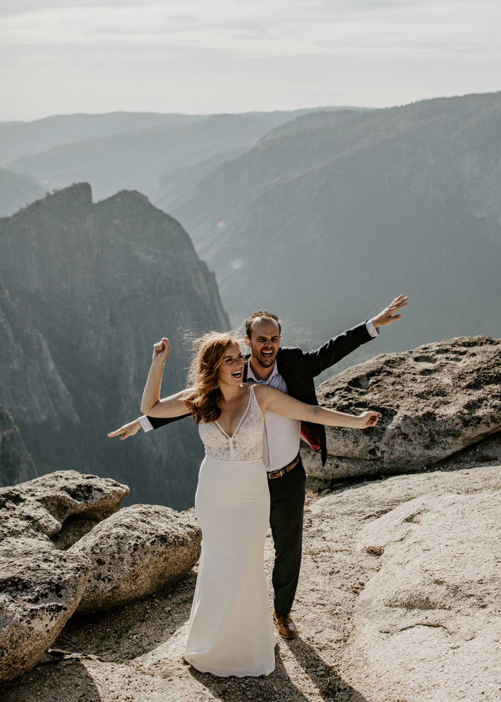 Yosemite Taft Point elopement / Yosemite adventure elopement / taft point elopement / best places to elope in California / Yosemite micro wedding / Yosemite intimate wedding / taft point micro wedding / taft point wedding / adventure elopement Inspo  / Yosemite wedding Inspo / adventurous California elopement / tips for eloping at taft point 