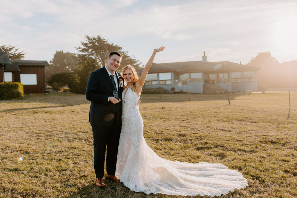 bride and groom facetime, Mendocino elopement, mendocino wedding, christmas elopement, best places to elope in california, norcal elopement, northern california elopement, elopement inspo, california coast elopement, mendocino california elopement, Rachel Christopherson Photography 