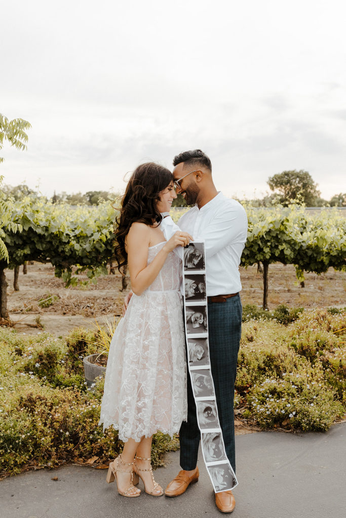 Sacramento maternity photos / sacramento maternity session / scribner bend winery / scribner bend maternity photos / sacramento maternity photographer / baby announcement idea / engagement photo outfit ideas / what to wear for your maternity session / rachel christopherson photography
