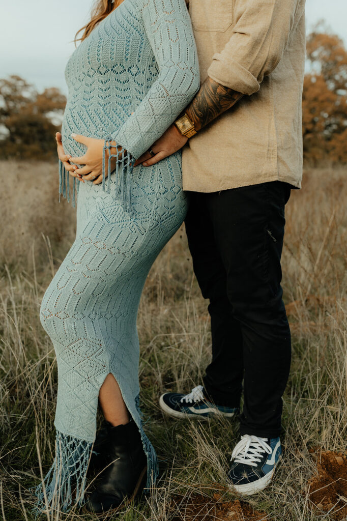 Couple holding eachother during photos