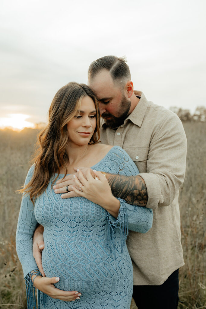 Couples romantic Sacramento maternity photos in an open field