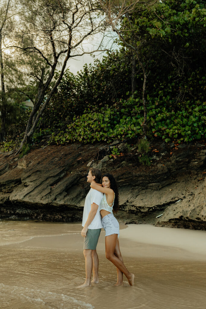 couple hugging at their Fun and Casual couple Session