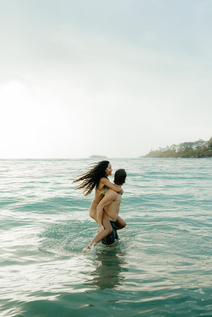 playful couple session in hawaii