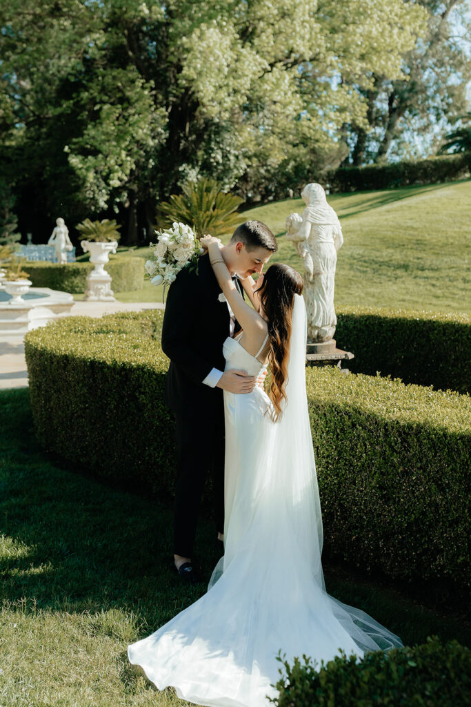 Grand island mansion wedding couple photos with statue